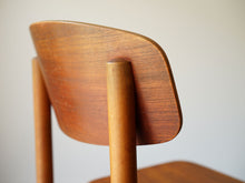 画像をギャラリービューアに読み込む, モーエンセンの椅子の背もたれを左後方から