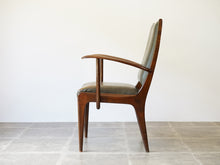 画像をギャラリービューアに読み込む, デンマークのマホガニーチェアの全体図を右から