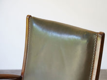 画像をギャラリービューアに読み込む, デンマークのマホガニーチェアの背もたれアップ