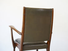 画像をギャラリービューアに読み込む, デンマークのマホガニーチェアの背もたれ後方から