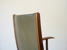 画像をギャラリービューアに読み込む, デンマークのマホガニーチェアの背もたれを後方から