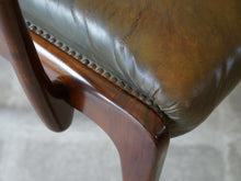 画像をギャラリービューアに読み込む, デンマークのマホガニーチェアの座面の鋲と革アップ