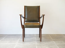 画像をギャラリービューアに読み込む, デンマークのマホガニーチェアの全体図を水平正面から