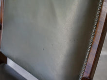 画像をギャラリービューアに読み込む, デンマークのマホガニーチェアの背もたれの革アップ