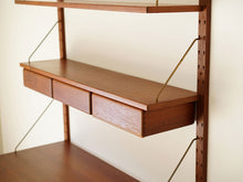 画像をギャラリービューアに読み込む, デンマークデザインのウォールシェルフの2段目は本棚と3つの引き出し