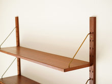 画像をギャラリービューアに読み込む, デンマークデザインのウォールシェルフの最上段は本棚