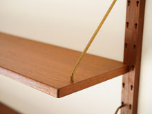 画像をギャラリービューアに読み込む, デンマークデザインのウォールシェルフの棚を支える真鍮