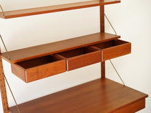 画像をギャラリービューアに読み込む, デンマークデザインのウォールシェルフの2段目は本棚と3つの引き出し