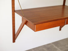 画像をギャラリービューアに読み込む, デンマークデザインのウォールシェルフの1段目を支える