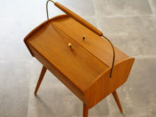 画像をギャラリービューアに読み込む, デンマークのソーイングボックス(裁縫箱)を上から