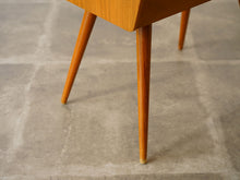 画像をギャラリービューアに読み込む, デンマークのソーイングボックス(裁縫箱)の脚