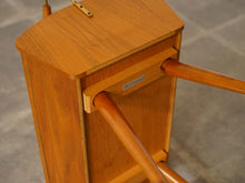 画像をギャラリービューアに読み込む, デンマークのソーイングボックス(裁縫箱)の裏側