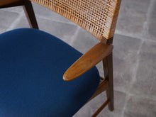 画像をギャラリービューアに読み込む, E.Knudsen(クヌードセン)のアームチェアチェアモデル48の肘掛け