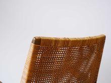 画像をギャラリービューアに読み込む, E.Knudsen(クヌードセン)のアームチェアチェアモデル48の籐が張られた背もたれの背面