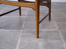 画像をギャラリービューアに読み込む, E.Knudsen(クヌードセン)のアームチェアチェアモデル48の脚