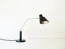 画像をギャラリービューアに読み込む, デンマークデザインLyfa製の黒いテーブルランプ