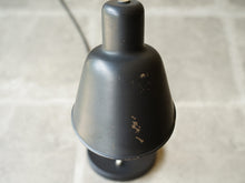 画像をギャラリービューアに読み込む, デンマークデザインLyfa製の黒いテーブルランプのシェード