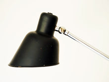 画像をギャラリービューアに読み込む, デンマークデザインLyfa製の黒いテーブルランプのシェード