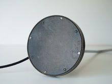 画像をギャラリービューアに読み込む, デンマークデザインLyfa製の黒いテーブルランプの裏面