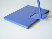 画像をギャラリービューアに読み込む, デンマークデザインのラベンダー色のテーブルランプの土台