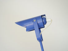 画像をギャラリービューアに読み込む, デンマークデザインのラベンダー色のテーブルランプのシェード横顔