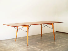 画像をギャラリービューアに読み込む, モーエンセンのテーブルの全体図を左前から