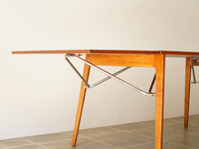 画像をギャラリービューアに読み込む, モーエンセンのテーブルの脚を左から