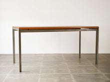 画像をギャラリービューアに読み込む, Poul Kjærholm(ポールケアホルム)の Academy desk(アカデミーデスク)