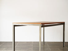 画像をギャラリービューアに読み込む, Poul Kjærholm(ポールケアホルム)の Academy desk(アカデミーデスク)のスチールのフレーム