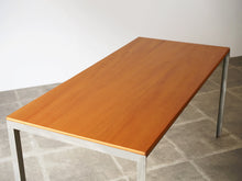 画像をギャラリービューアに読み込む, Poul Kjærholm(ポールケアホルム)の Academy desk(アカデミーデスク)の天板はオレゴンパイン