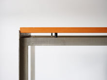 画像をギャラリービューアに読み込む, Poul Kjærholm(ポールケアホルム)の Academy desk(アカデミーデスク)の天板とフレーム