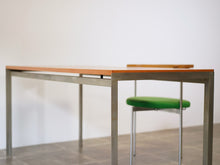 画像をギャラリービューアに読み込む, Poul Kjærholm(ポールケアホルム)の Academy desk(アカデミーデスク)とPK11チェア