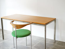 画像をギャラリービューアに読み込む, Poul Kjærholm(ポールケアホルム)の Academy desk(アカデミーデスク)とPK11チェア