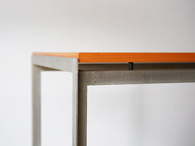 画像をギャラリービューアに読み込む, Poul Kjærholm(ポールケアホルム)の Academy desk(アカデミーデスク)の天板とフレーム