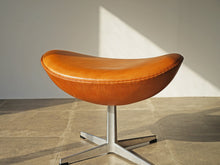 画像をギャラリービューアに読み込む, エッグチェアのスツールの座面を前から