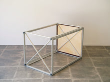 画像をギャラリービューアに読み込む, Hanne Kjærholm(ハンネ・ケアホルム)のハイテーブル裏面