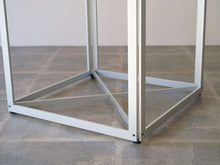 画像をギャラリービューアに読み込む, Hanne Kjærholm(ハンネ・ケアホルム)のハイテーブルのフレーム