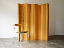 画像をギャラリービューアに読み込む, アルヴァ・アアルトのスクリーンと椅子