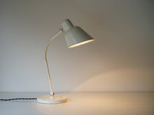 画像をギャラリービューアに読み込む, 北欧テーブルランプ全体図点灯時