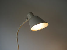 画像をギャラリービューアに読み込む, 北欧テーブルランプシェード点灯時アップ