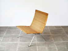 画像をギャラリービューアに読み込む, Poul Kjærholm(ポール・ケアホルム)のPK22の籐タイプ