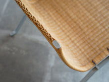 画像をギャラリービューアに読み込む, Poul Kjærholm(ポール・ケアホルム)のPK22のフレームのトップ