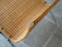 画像をギャラリービューアに読み込む, Poul Kjærholm(ポール・ケアホルム)のPK22のフレームのトップ左側