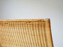 画像をギャラリービューアに読み込む, Poul Kjærholm(ポール・ケアホルム)のPK22の背もたれの淵