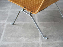 画像をギャラリービューアに読み込む, Poul Kjærholm(ポール・ケアホルム)のPK22のスチールの脚