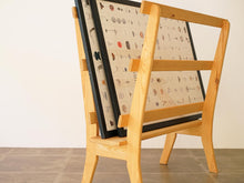 画像をギャラリービューアに読み込む, 木製のポスターラック