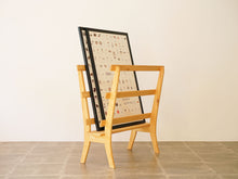 画像をギャラリービューアに読み込む, 木製のポスターラック