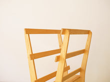 画像をギャラリービューアに読み込む, 木製のポスターラック口