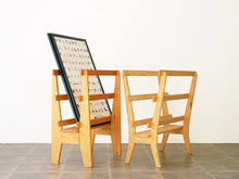 画像をギャラリービューアに読み込む, 木製のポスターラック2種類