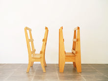 画像をギャラリービューアに読み込む, 木製のポスターラック2種類正面